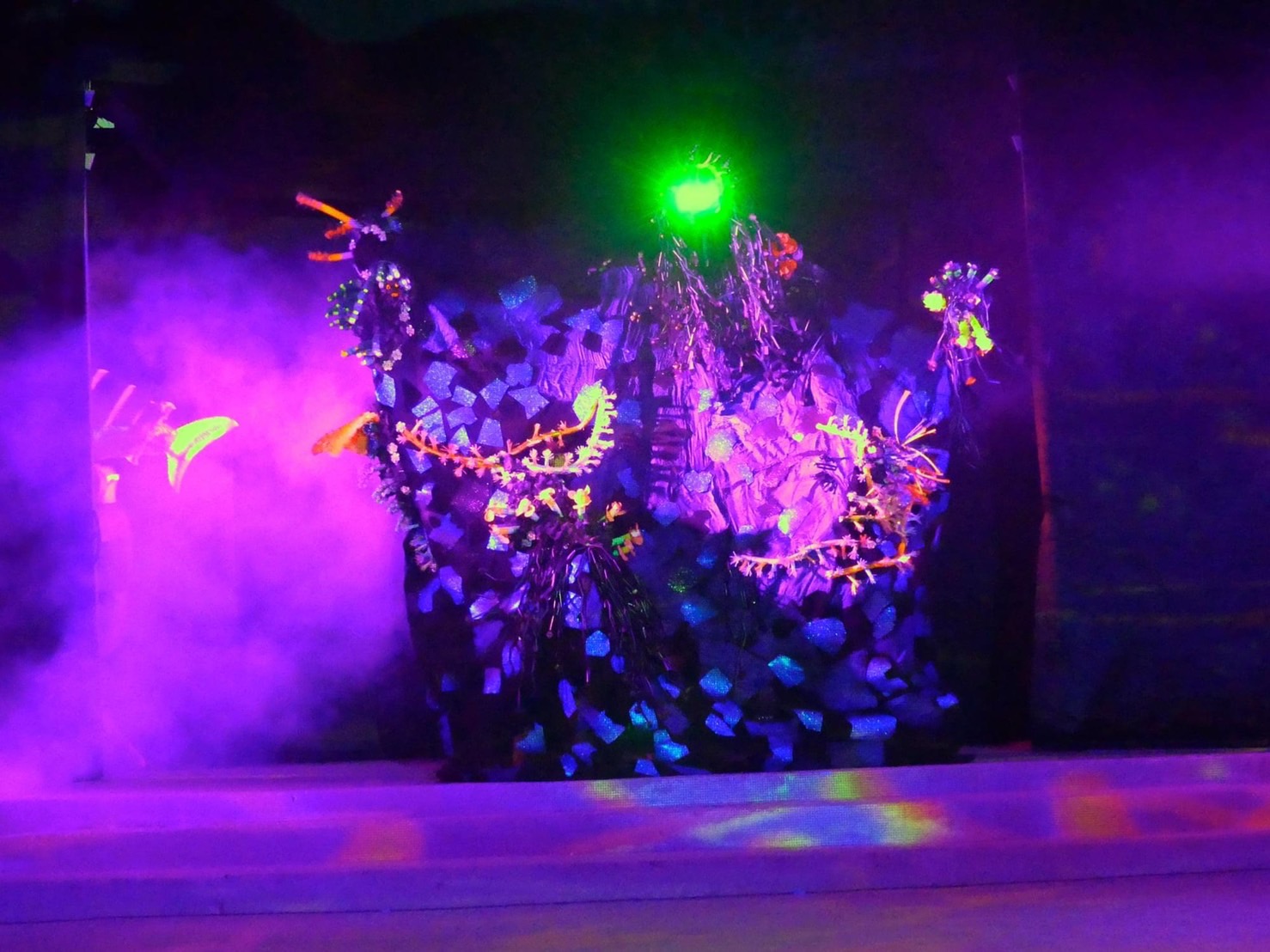 VK.Vich Vichayut Kanungchoti วิชยุตม์ คนึงโชติ มายากล รับแสดงมายากล Magic Class รับสอนมายากล มายากลเวที การแสดง Stage Magic แสดงวันเด็ก วันปีใหม่ ละครเวที ละครเวทีมายากล Joe Louis Theatre Puppet ผีเสื้ออัคนี การแสดงวัฒนธรรมไทยร่วมสมัย หุ่นเชิด
