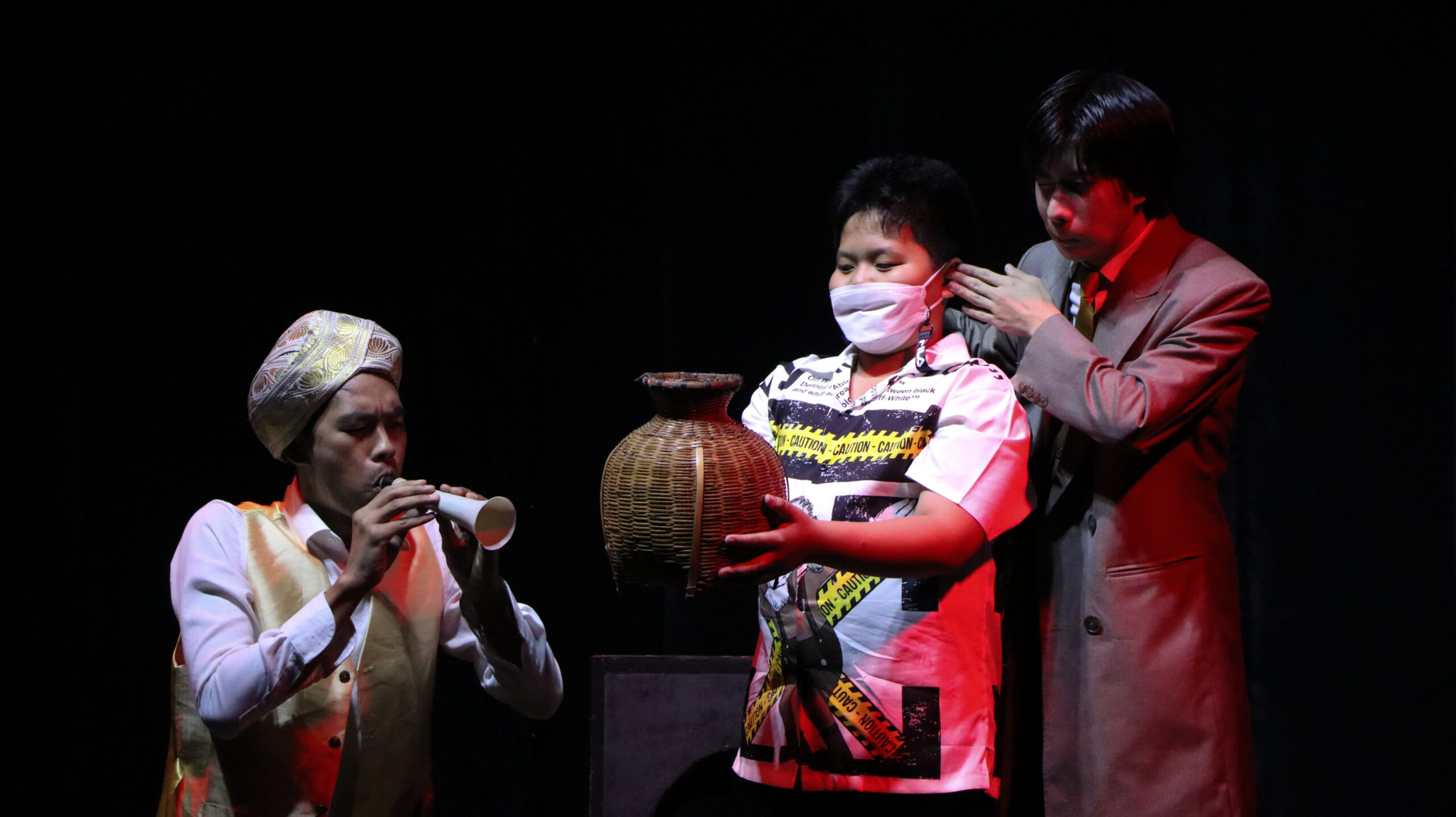 IMAGICA TH ขอนแก่น Production Stage Magic VK.Vich Vichayut Kanungchoti วิชยุตม์ คนึงโชติ มายากล รับแสดงมายากล Magic Class รับสอนมายากล มายากลเวที การแสดง Stage Magic แสดงวันเด็ก วันปีใหม่ ละครเวที ละครเวทีมายากล Kam Koon Concert Organizer Magic Theatre Theater