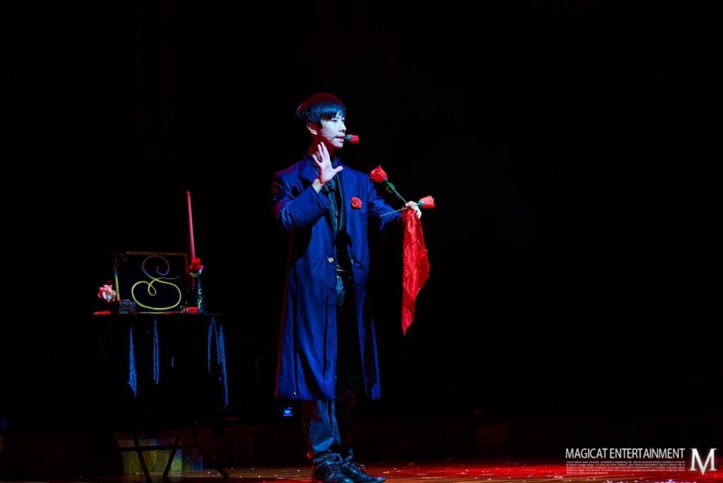 VK.Vich Vichayut Kanungchoti วิชยุตม์ คนึงโชติ มายากล รับแสดงมายากล Magic Class รับสอนมายากล มายากลเวที การแสดง Stage Magic แสดงวันเด็ก วันปีใหม่