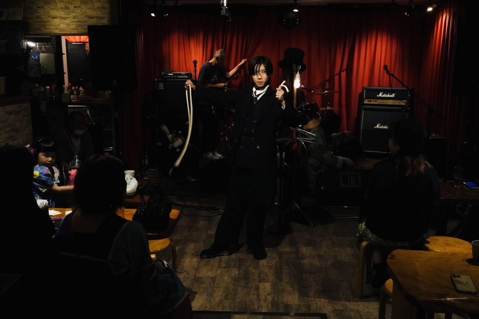 มายากล Street Performance Christmas Show คริสต์มาส Part X'Mas IMAGICA TH นนทบุรี Woodnote Natural Co-Playing Space VK.Vich Vichayut Kanungchoti วิชยุตม์ คนึงโชติ มายากล รับแสดงมายากล Magic Class รับสอนมายากล มายากลเวที การแสดง Stage Magic แสดงวันเด็ก วันปีใหม่ 早稲田 RINEN Live House Japan Response